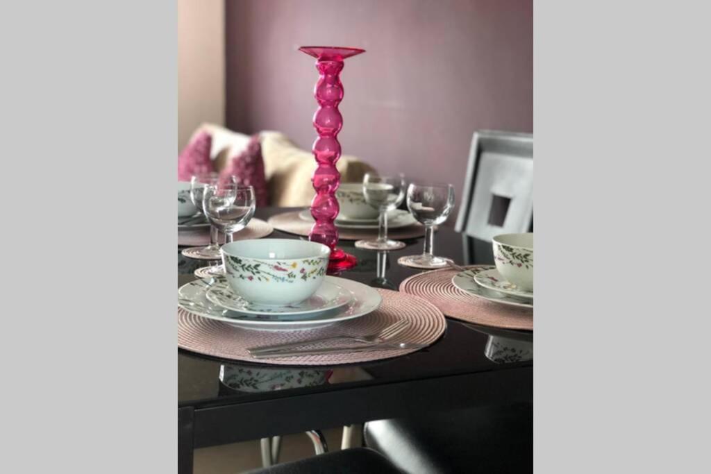 Chic 2 Bed With Free Parking- Recently Redecorated, 10 Minutes To Centre * Edimburgo