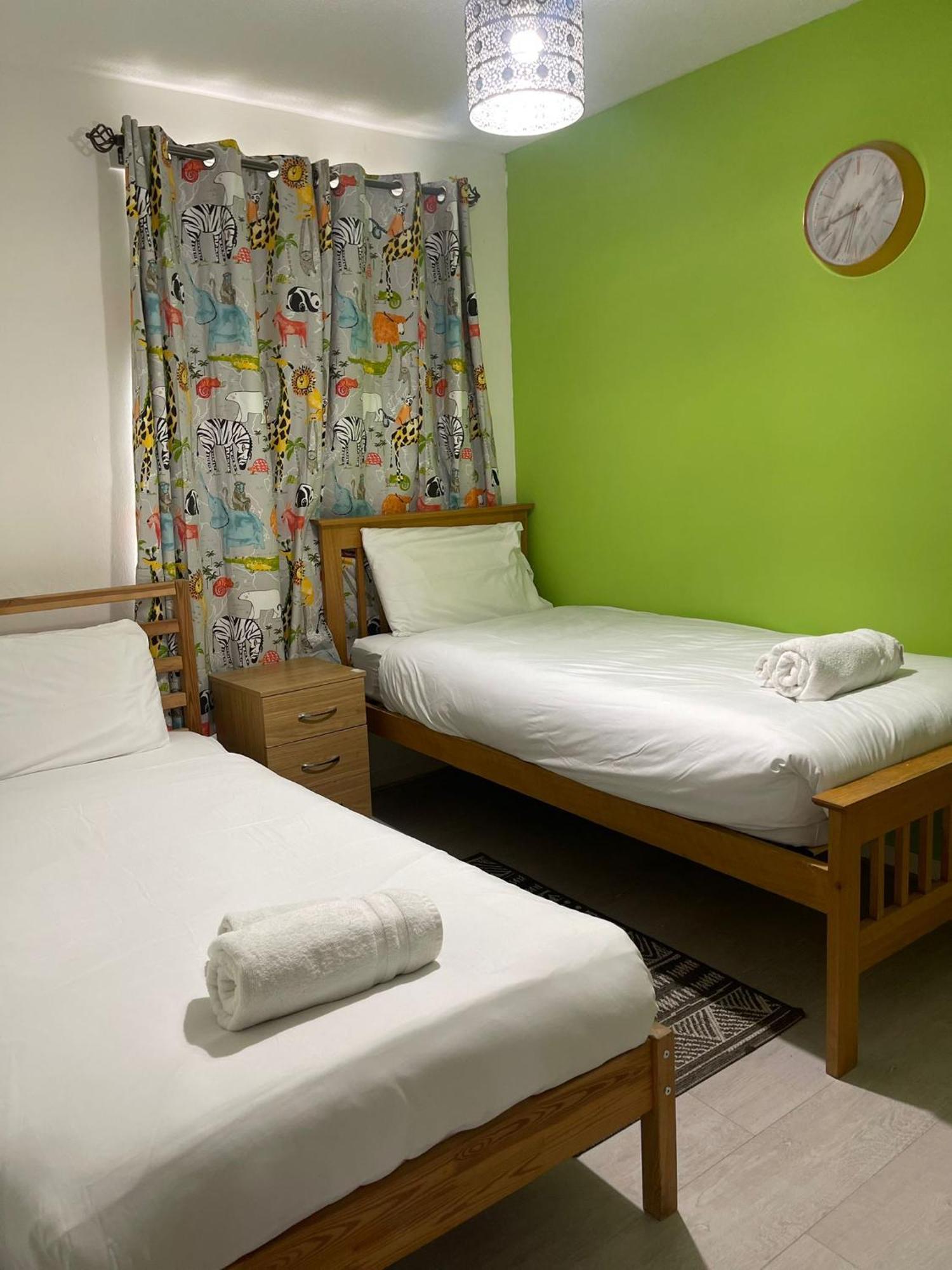 Apartamento Chic 2 Bed With Free Parking- Recently Redecorated, 10 Minutes To Centre