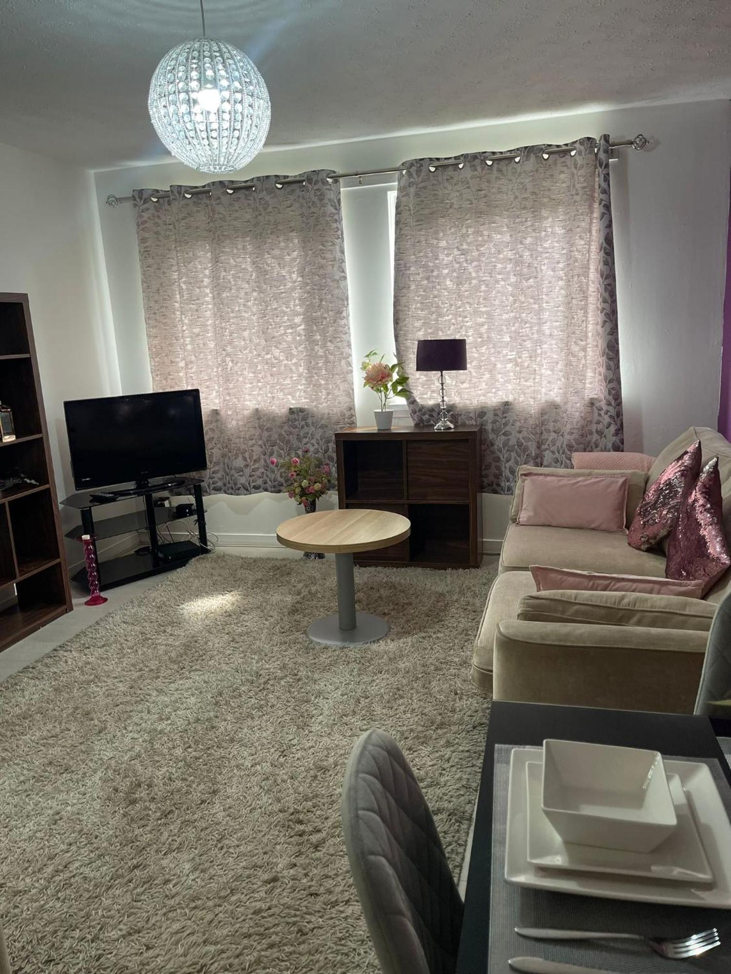 Chic 2 Bed With Free Parking- Recently Redecorated, 10 Minutes To Centre Apartamento *