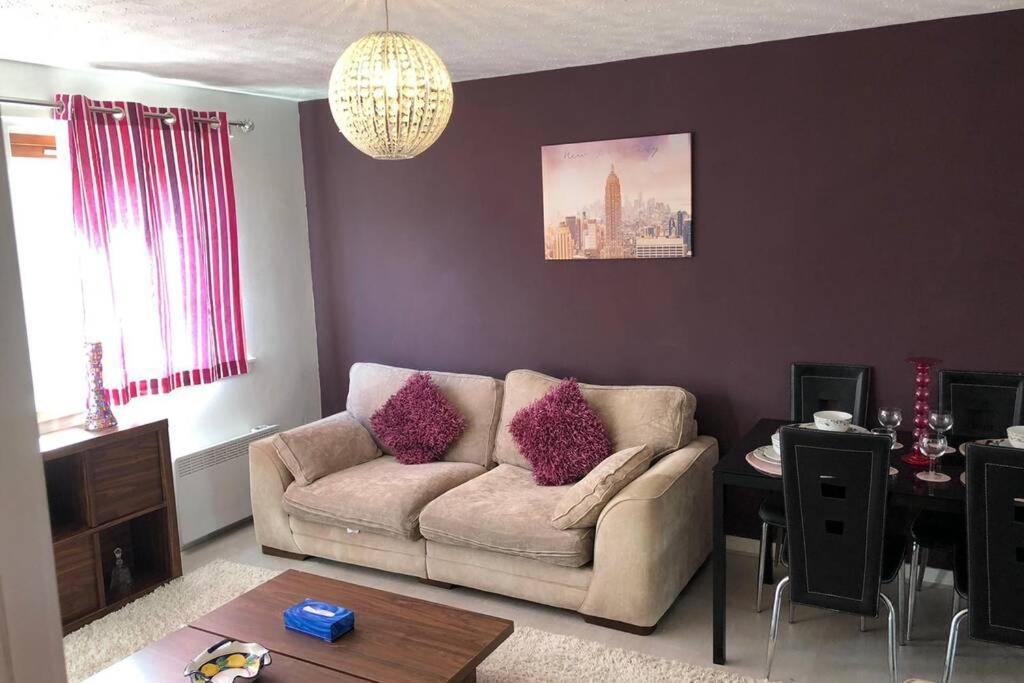 Chic 2 Bed With Free Parking- Recently Redecorated, 10 Minutes To Centre * Edimburgo